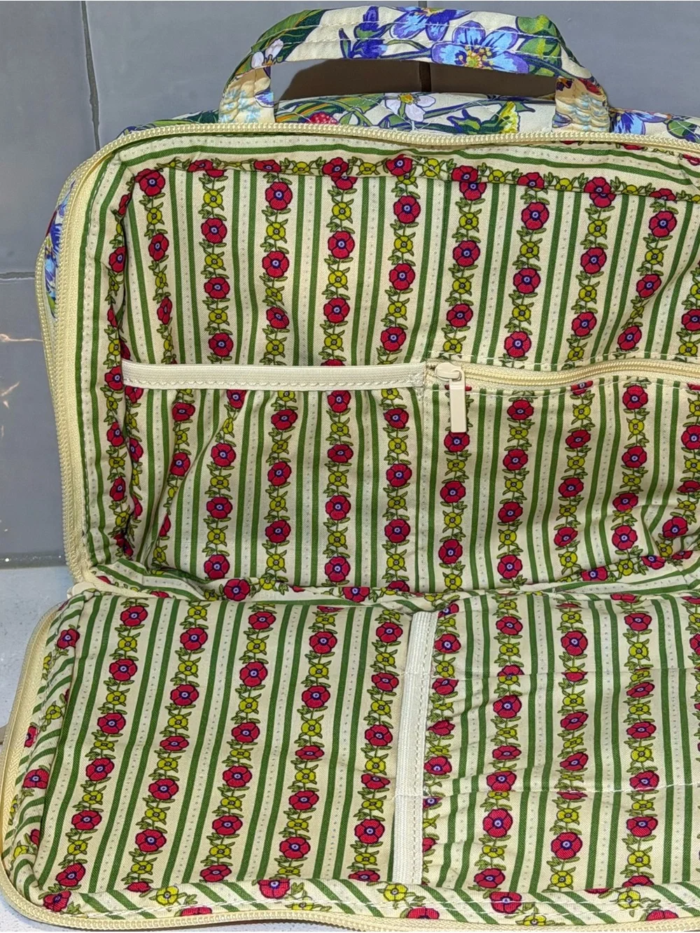 🌸VERA BRADLEY Ultimate Travel Case - All the Pretty Wildflowers🌸